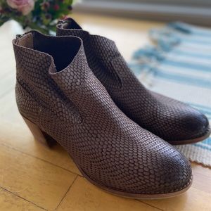 Seychelles — Cocoa Booties — 🍫🍫